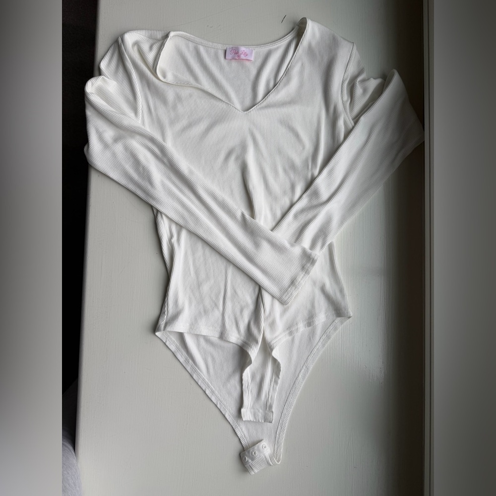 Pink Lily white long sleeve bodysuit sz Medium